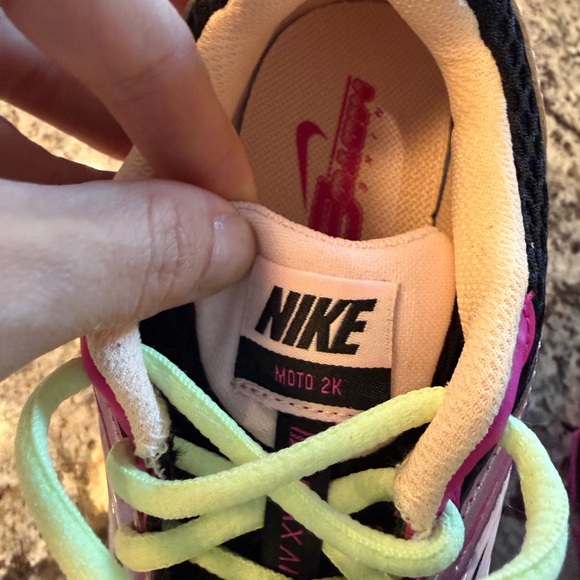 NIKE AIR MAX MOTO 2K (Size 7) - Picture 11 of 12